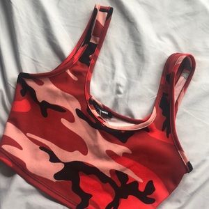 RED CAMO CROPPED TANK